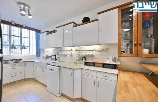 Reẖovot, Central Districtの高級住宅