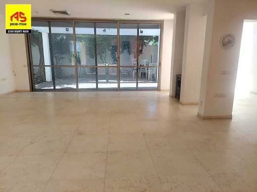 Luxury home in Raanana, Central District