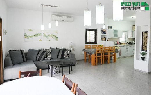 Townhouse in Kfar Saba, Central District