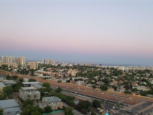 Apartment in Giv'at Shmuel, Tel Aviv