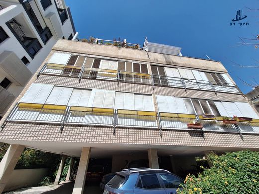 Apartment / Etagenwohnung in Givatayim, Tel Aviv District