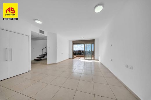 타운 하우스 / Raanana, Central District