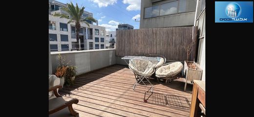 Appartement in Ramat HaSharon, Tel Aviv District