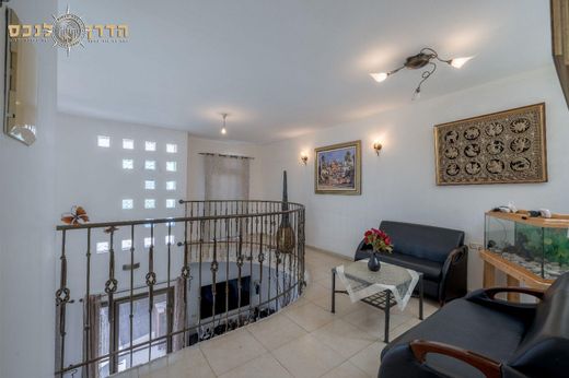 Luxe woning in Gan Yavne, Central District