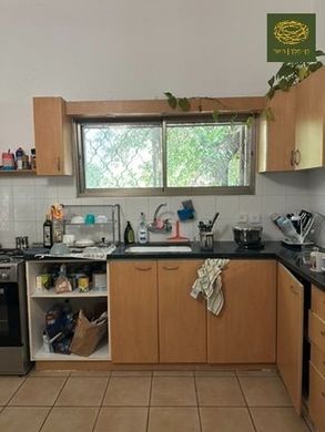 ﺷﻘﺔ ﻓﻲ Qiryat Tiv‘on, Haifa