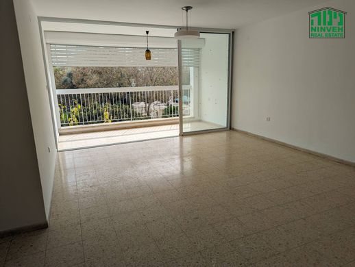 Apartment / Etagenwohnung in Tel Aviv, Tel Aviv District