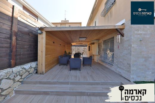 Luxus-Haus in Qiryat Ata, Haifa