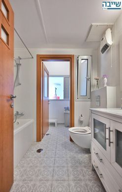 Appartamento a Reẖovot, Central District