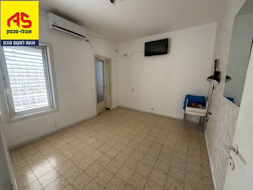 Apartment / Etagenwohnung in Netanja, Central District