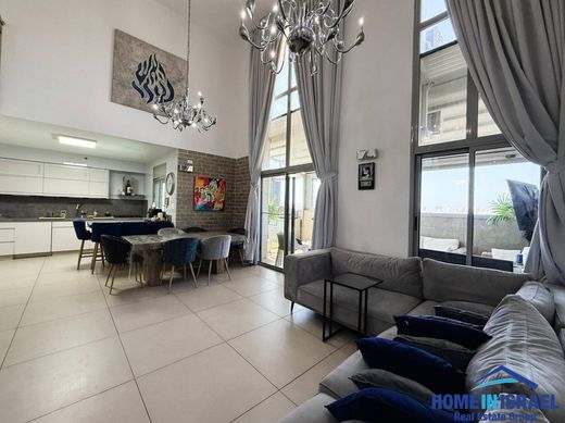 ‏בית בעיר ב  Netanya, Meẖoz HaMerkaz