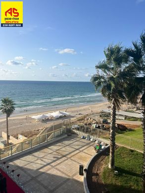 Apartment / Etagenwohnung in Hertzlija, Tel Aviv District
