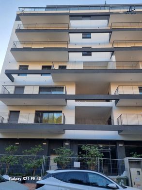 Apartment / Etagenwohnung in Givatayim, Tel Aviv District