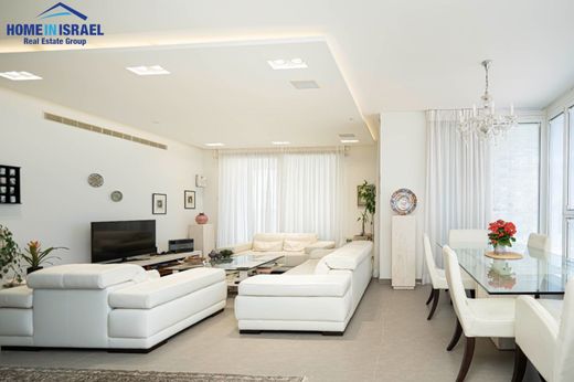 Apartment / Etagenwohnung in Netanja, Central District