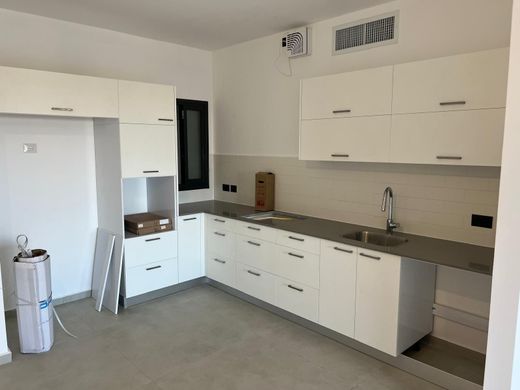 Apartment / Etagenwohnung in Raanana, Central District