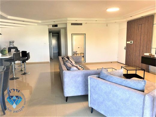 Penthouse in Ness Ziona, Central District