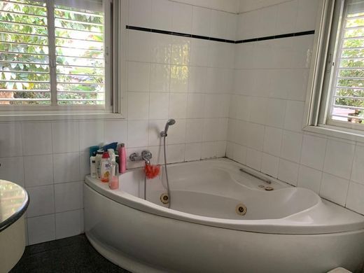 Luksusowy dom w Ness Ziona, Central District