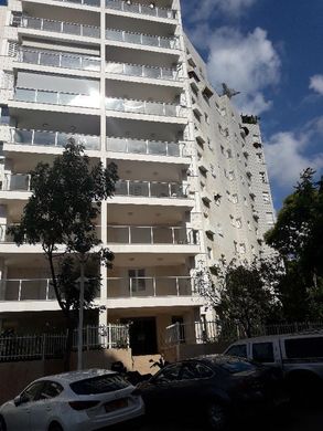 Apartment / Etagenwohnung in Givatayim, Tel Aviv District