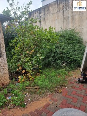 Apartment in Kfar Saba, Central District