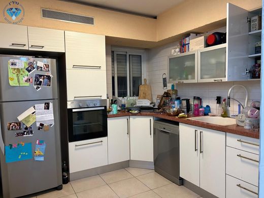 Appartamento a Rishon LeẔiyyon, Central District