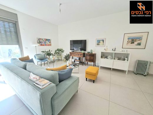 Daire Givatayim, Tel Aviv District