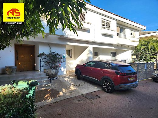 Luxury home in Raanana, Central District