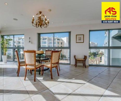 Apartment / Etagenwohnung in Hertzlija, Tel Aviv District