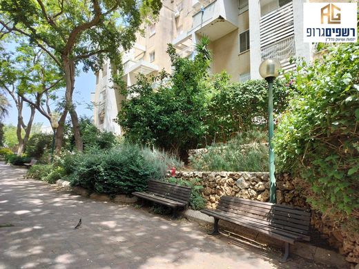 Apartment in Kfar Saba, Central District
