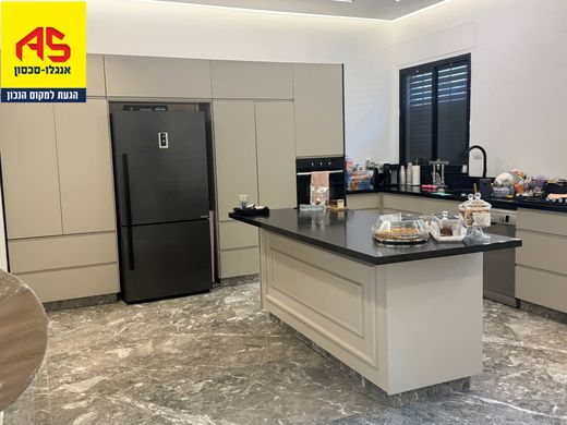 Maison de luxe à Kefar Yona, Central District