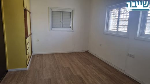 Casa di lusso a Reẖovot, Central District