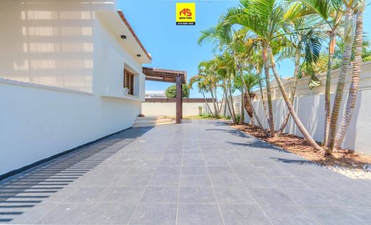 Luxury home in Bet Shiqma, Southern District