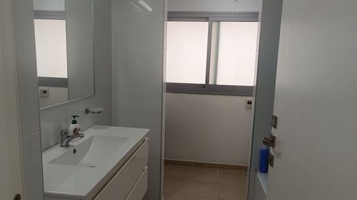 Piso / Apartamento en Rejovot, Central District