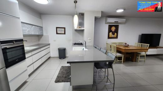 아파트 / Ganei Tikva, Central District