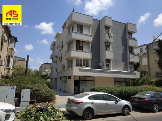 Apartment / Etagenwohnung in Hertzlija, Tel Aviv District