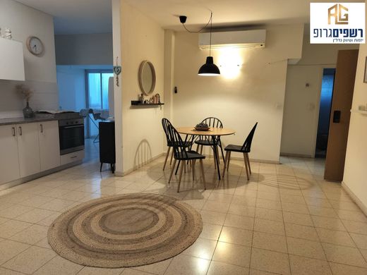 ‏דירה ב  כפר סבא, Meẖoz HaMerkaz