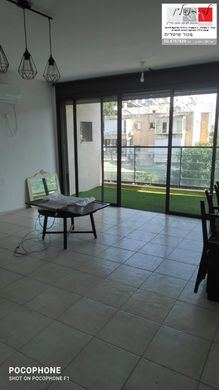 Apartment / Etagenwohnung in Ramat Gan, Tel Aviv District