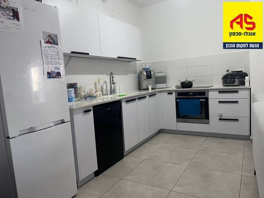 Apartment / Etagenwohnung in Netanja, Central District