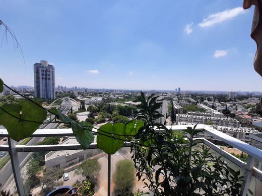 Daire Givatayim, Tel Aviv District