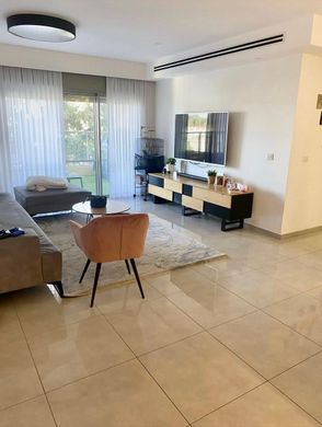 Apartment in Yehud, Central District