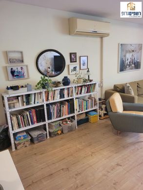 Apartment in Kfar Saba, Central District