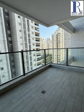 Apartment / Etagenwohnung in Cholon, Tel Aviv District