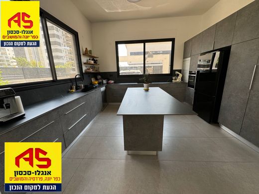 Luxury home in Kefar Yona, Central District