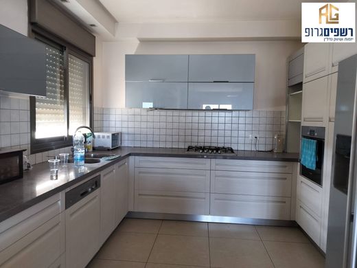 Piso / Apartamento en Kfar Saba, Central District