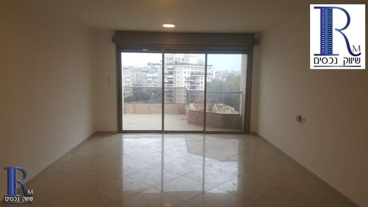 Appartamento a H̱olon, Tel Aviv District