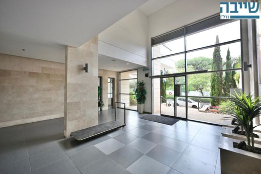 아파트 / Reẖovot, Central District