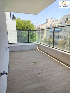 ‏דירה ב  כפר סבא, Meẖoz HaMerkaz