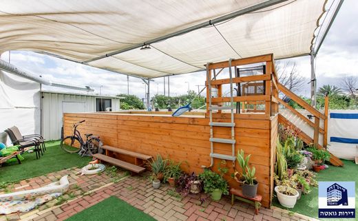 Luxury home in Petah Tikva, Central District