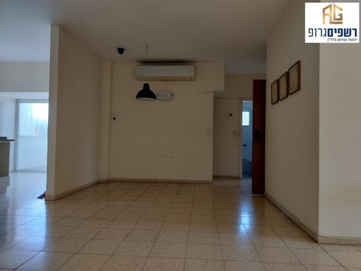 Apartment in Kfar Saba, Central District