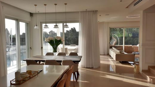 Casa di lusso a Pardés H̱anna Karkur, Haifa