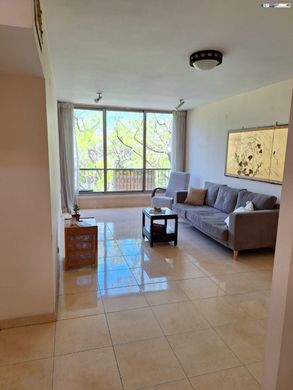 Apartment / Etagenwohnung in Tel Aviv, Tel Aviv District