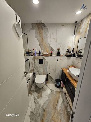 Apartment / Etagenwohnung in Ramat Gan, Tel Aviv District